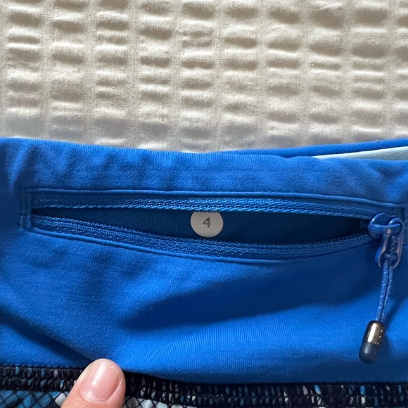 RARE!!! Lululemon speed up shorts 2.5” Blue Snakeskin- limited edition!! - Picture 3 of 3